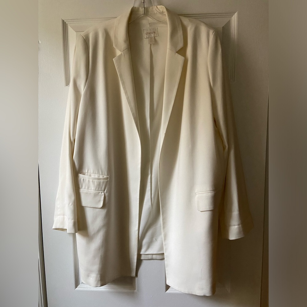 Chico’s White Open-Front Tunic Blazer